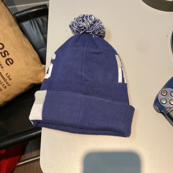 Leafs Hat - Picture 2 of 3